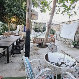 بوم گردی باغ طاها