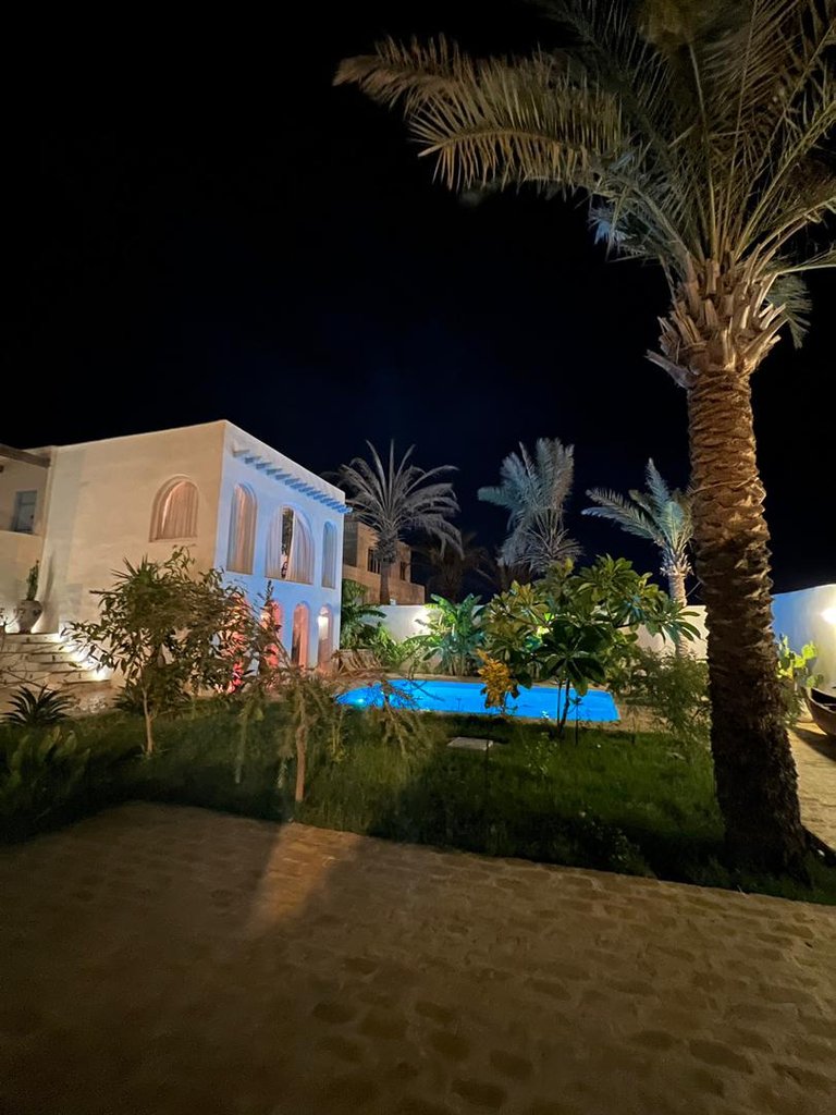 بوم گردی دوخوابه ساحلی استخردار لوار