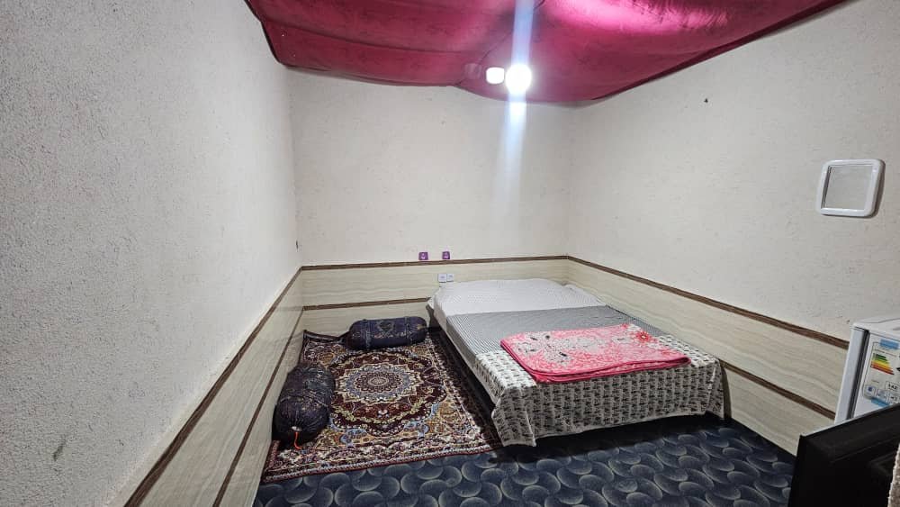 بوم گردی باغ طاها