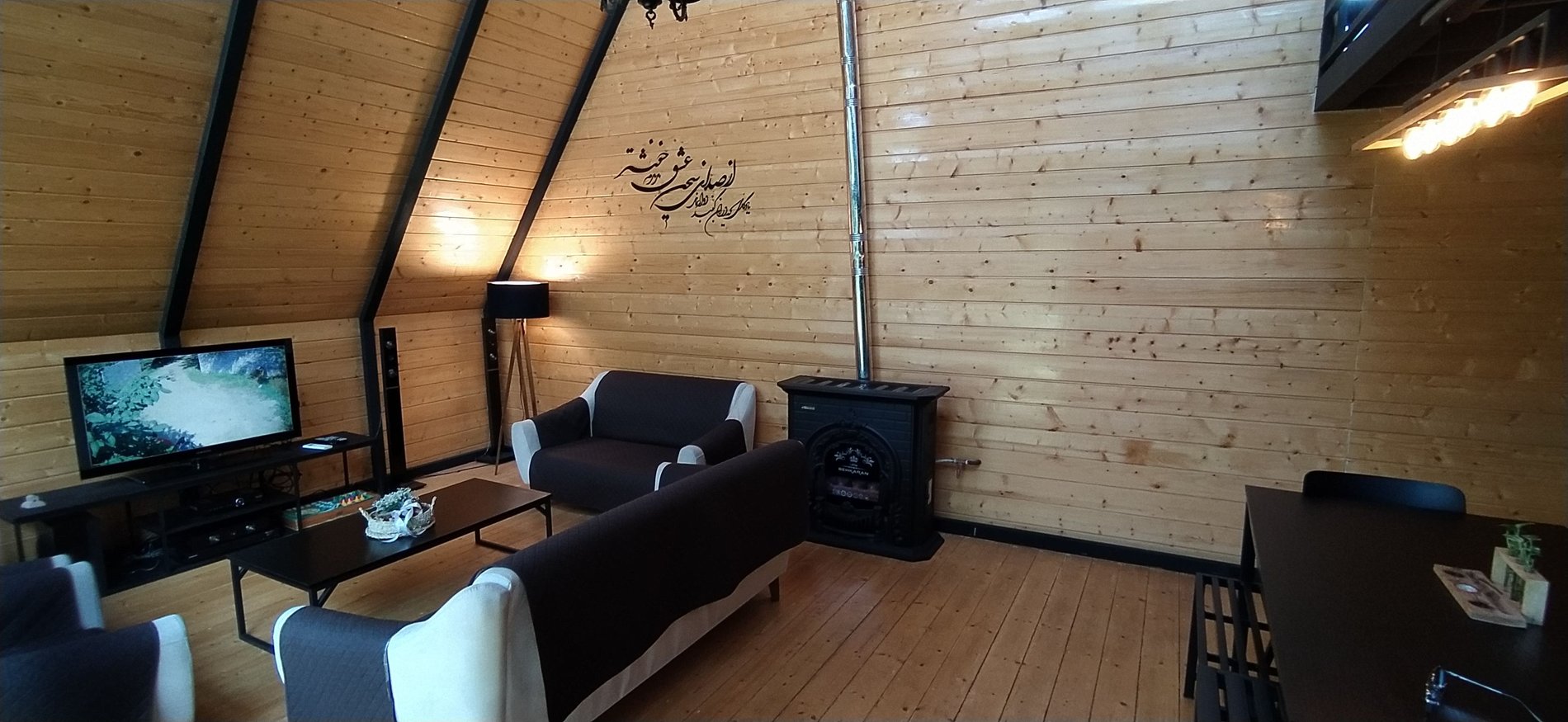 کلبه یک خوابه سوئیسی جکوزی دار