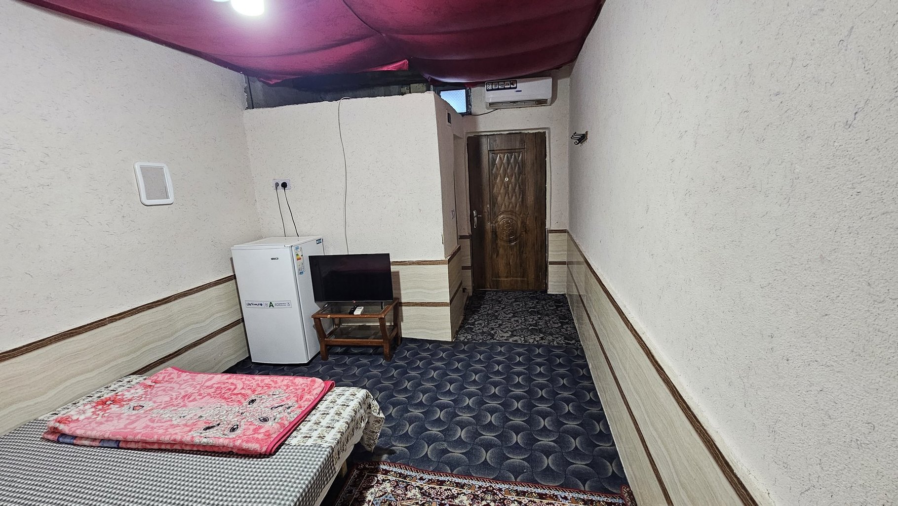 بوم گردی باغ طاها